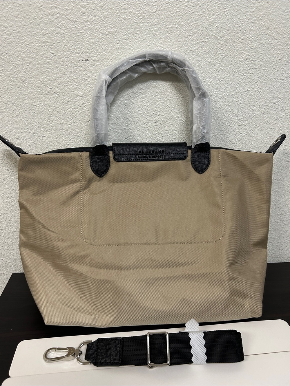 Longchamp Large tobacco nylon tote with black trim and strap - Picture 2 of 5